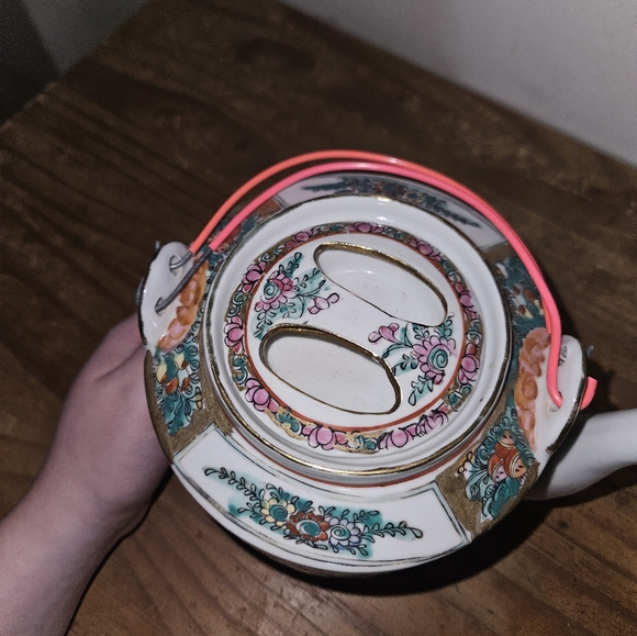 Antique Chinese Handpainted Floral Teapot No Cracks Or Chips! - Picture 4 of 7